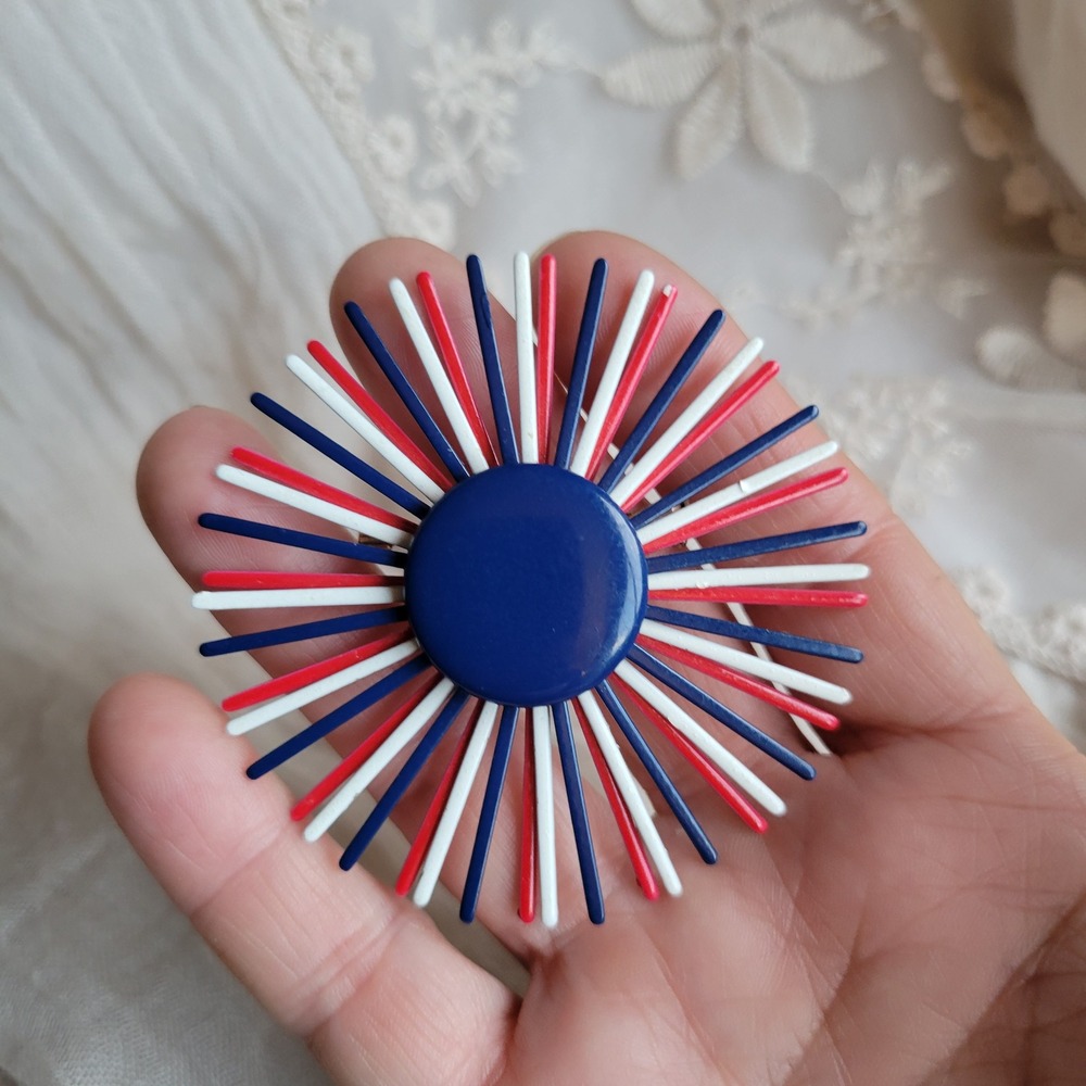 Vintage 1970s Pinwheel Starburst Brooch Red White Blue Enameled Metal Pin - Picture 8 of 8